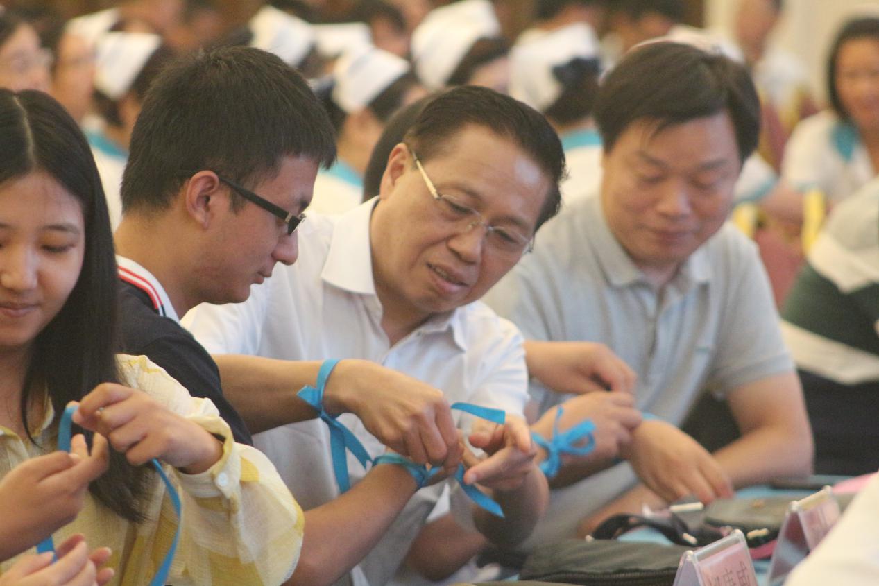 让爱绽放在希望里